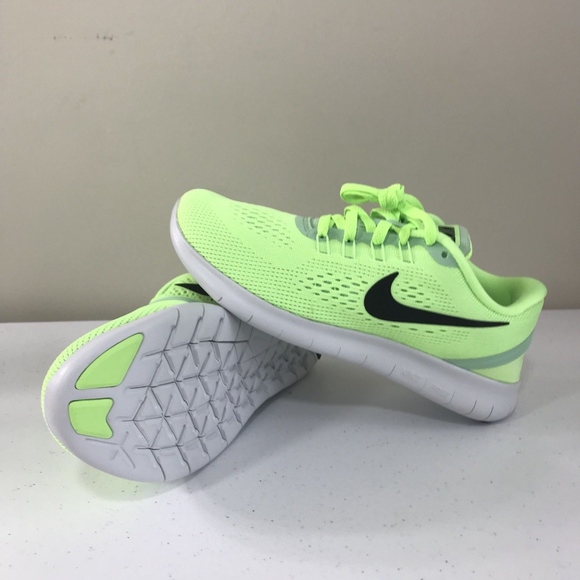 nike free run mint green